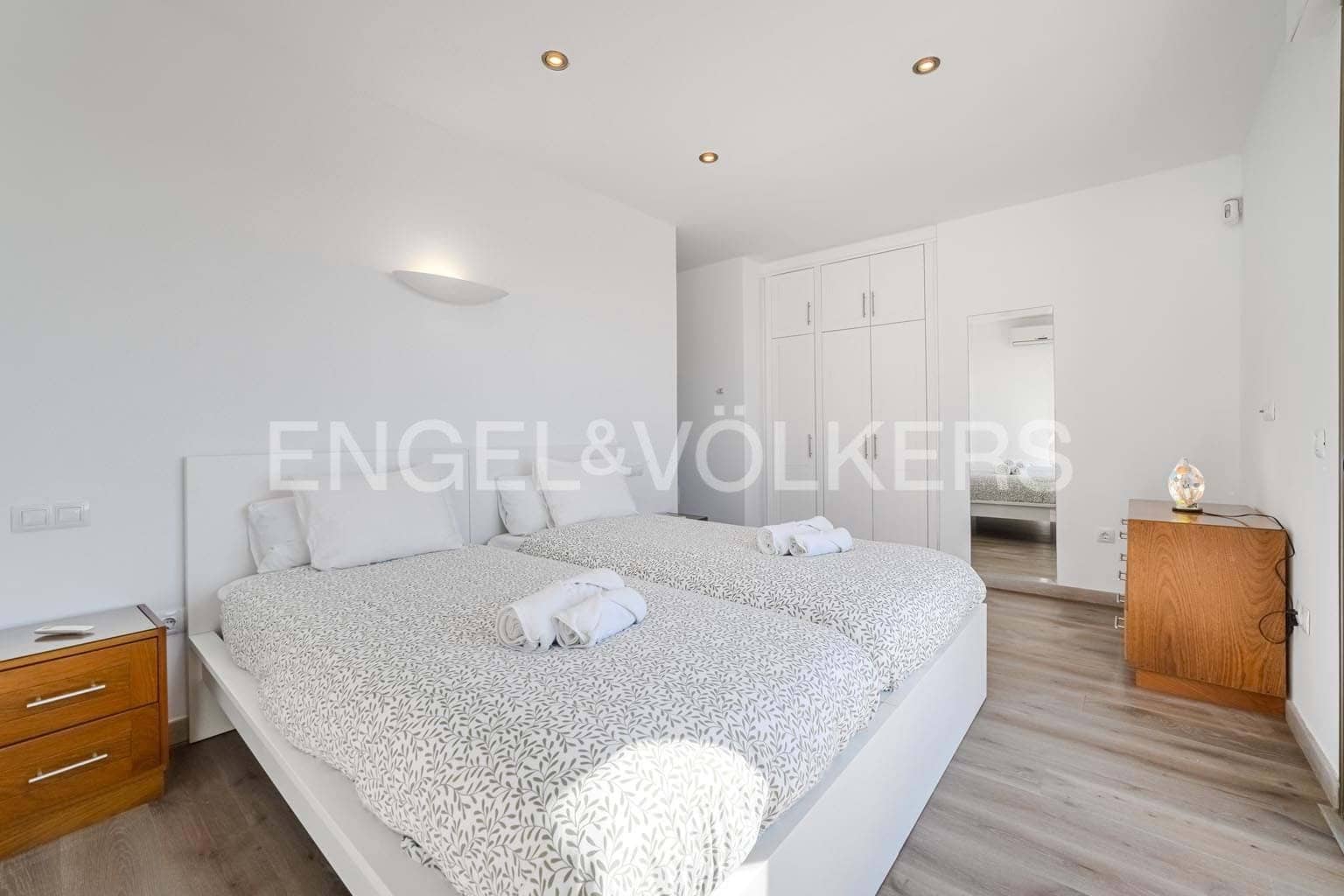 5 makuuhuone Huvila myytävänä paikassa Playa de la Arena mukana uima-altaan 
autotalli - 1 950 000 € (Ref: 9471503)