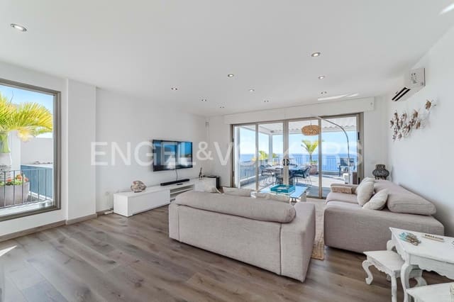 5 makuuhuone Huvila myytävänä paikassa Playa de la Arena, Santiago del Teide mukana uima-altaan 
autotalli - 1 950 000 € (Ref: 9471503)