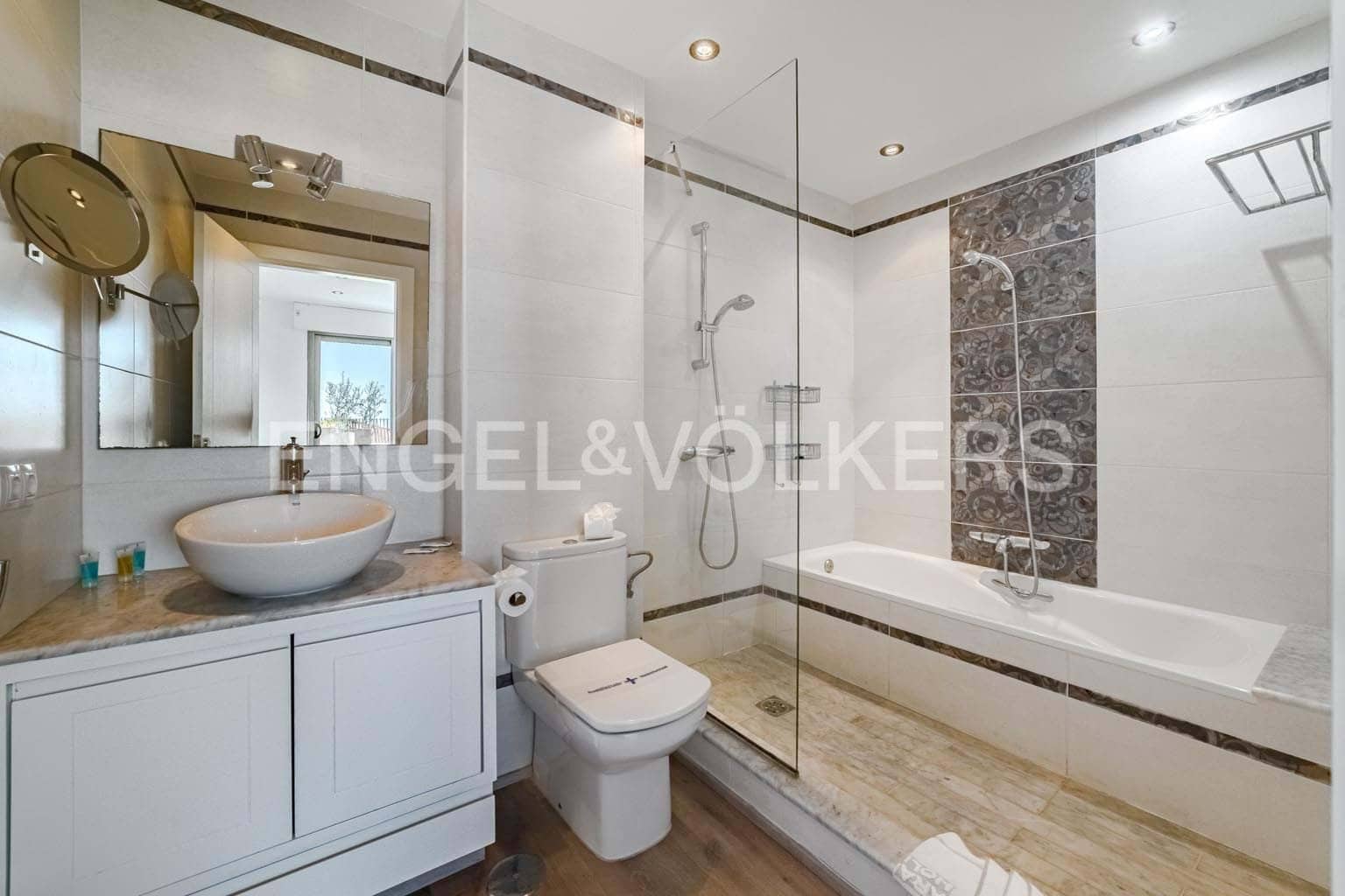 5 makuuhuone Huvila myytävänä paikassa Playa de la Arena mukana uima-altaan 
autotalli - 1 950 000 € (Ref: 9471503)