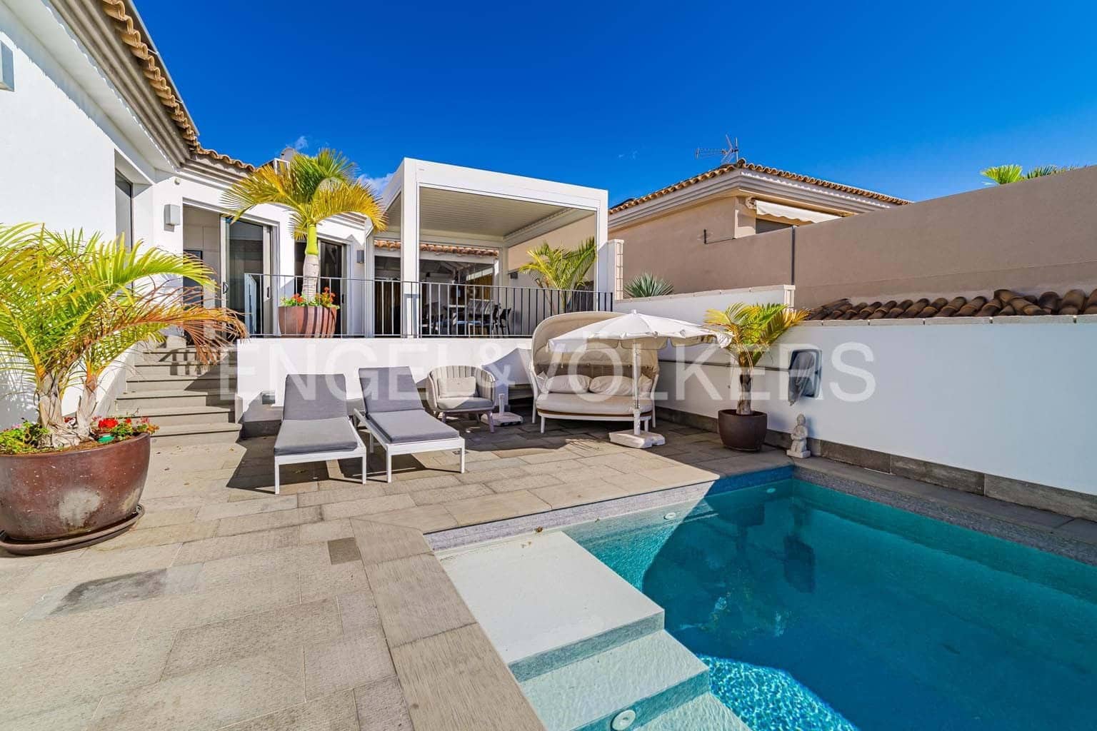5 makuuhuone Huvila myytävänä paikassa Playa de la Arena mukana uima-altaan 
autotalli - 1 950 000 € (Ref: 9471503)