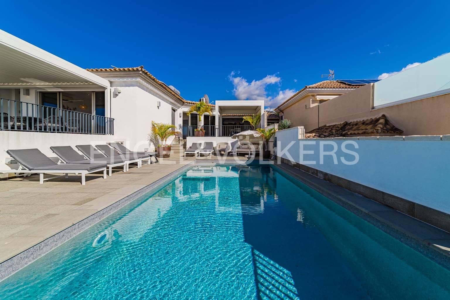 5 makuuhuone Huvila myytävänä paikassa Playa de la Arena mukana uima-altaan 
autotalli - 1 950 000 € (Ref: 9471503)