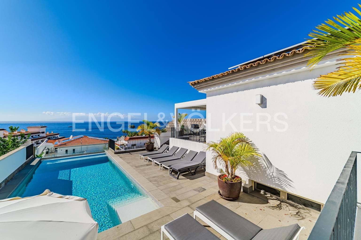 5 makuuhuone Huvila myytävänä paikassa Playa de la Arena mukana uima-altaan 
autotalli - 1 950 000 € (Ref: 9471503)