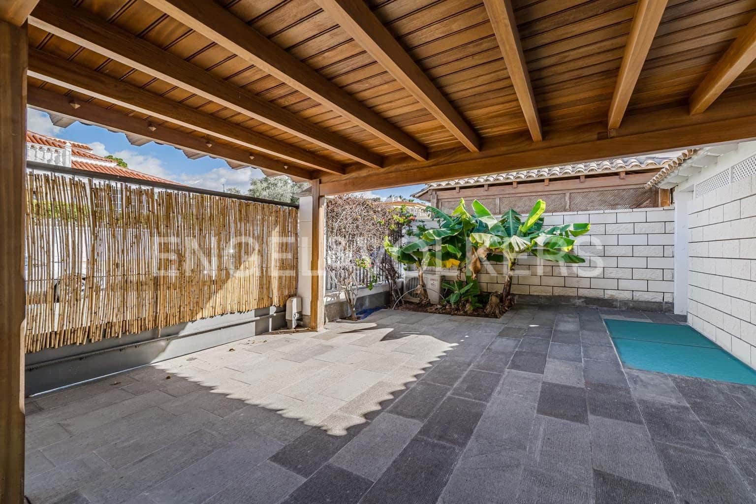 5 makuuhuone Huvila myytävänä paikassa Playa de la Arena mukana uima-altaan 
autotalli - 1 950 000 € (Ref: 9471503)