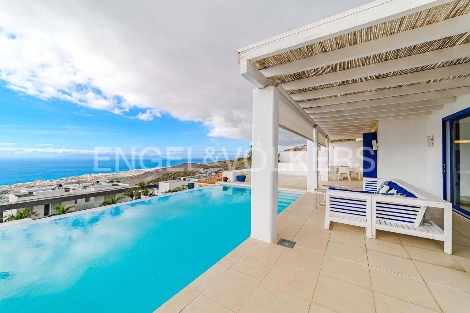 4 makuuhuone Huvila myytävänä paikassa Roque del Conde mukana uima-altaan - 2 200 000 € (Ref: 9473466)