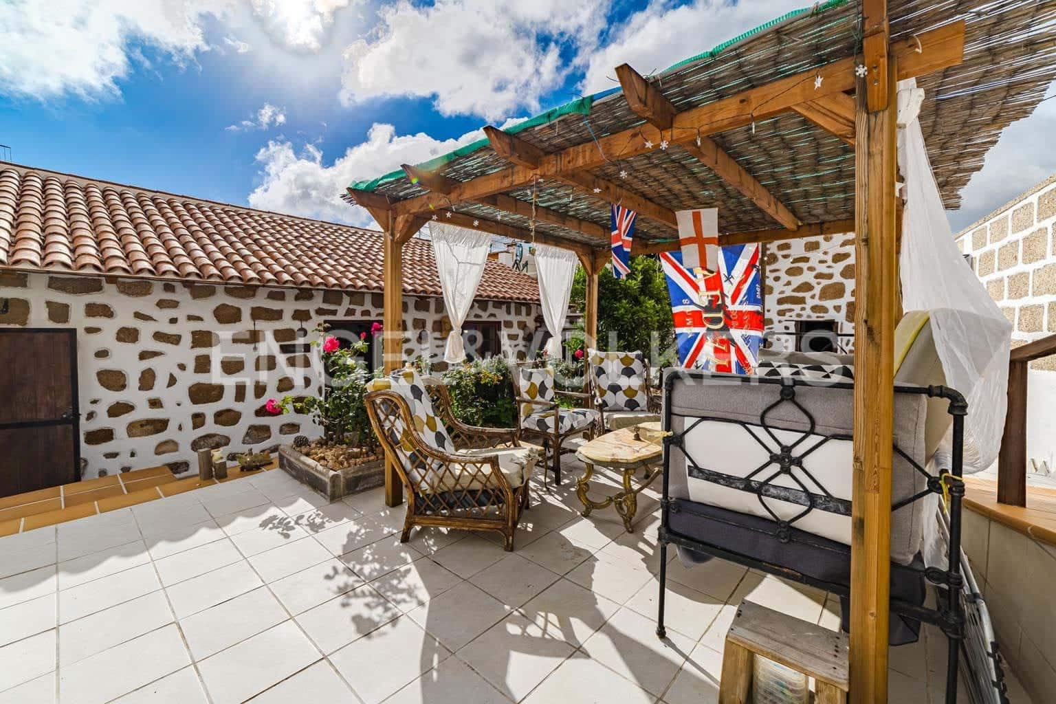 4 Zimmer Villa zu verkaufen in Granadilla de Abona mit Pool - 555.000 € (Ref: 9473467)