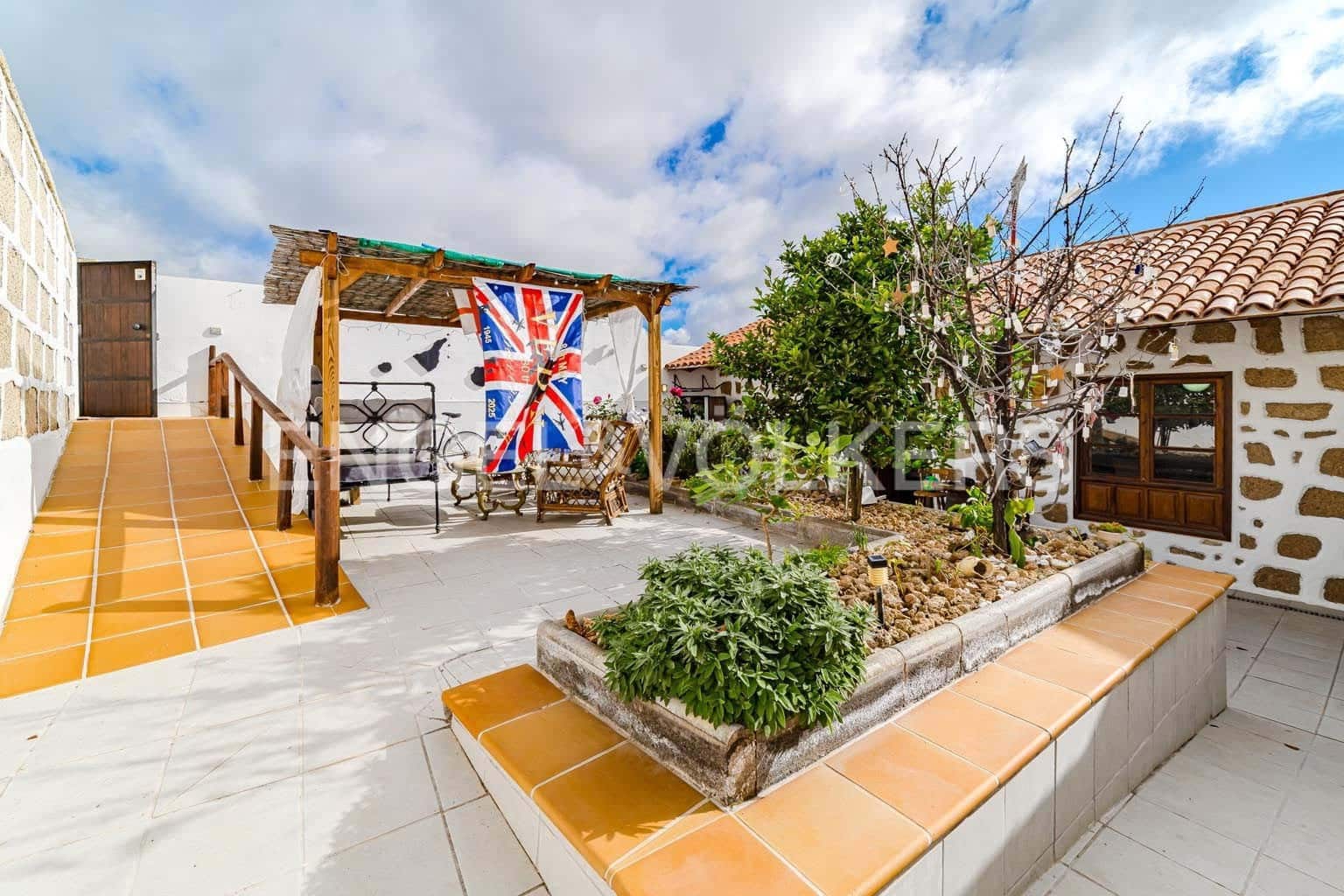 4 Zimmer Villa zu verkaufen in Granadilla de Abona mit Pool - 555.000 € (Ref: 9473467)