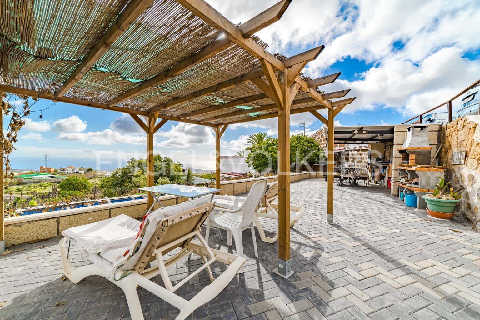 4 Zimmer Villa zu verkaufen in Granadilla de Abona mit Pool - 555.000 € (Ref: 9473467)