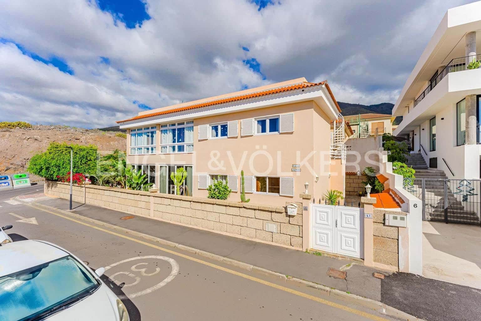 4 bedroom Villa for sale in Adeje - € 699,000 (Ref: 9490878)