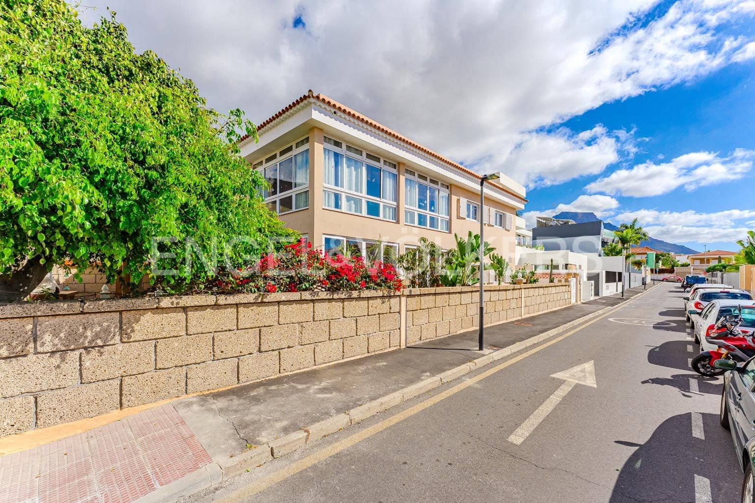 4 bedroom Villa for sale in Adeje - € 699,000 (Ref: 9490878)