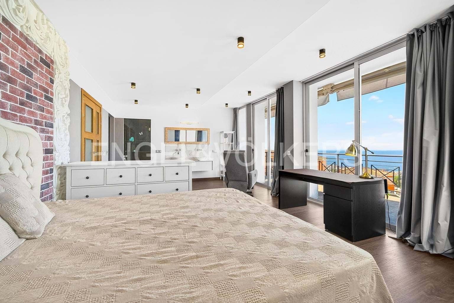 4 bedroom Villa for sale in San Eugenio with pool - € 988,000 (Ref: 9517888)