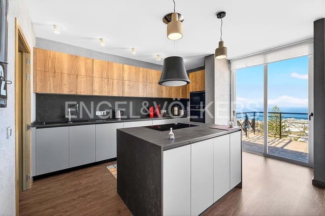 4 bedroom Villa for sale in San Eugenio, Adeje with pool - € 988,000 (Ref: 9517888)