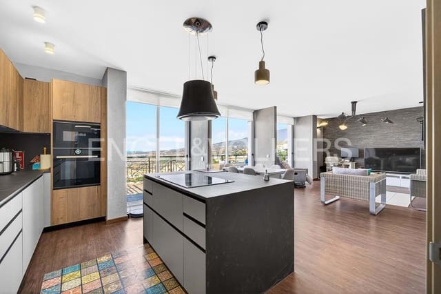 4 bedroom Villa for sale in San Eugenio, Adeje with pool - € 988,000 (Ref: 9517888)