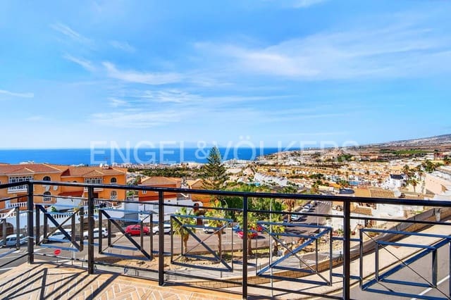 4 bedroom Villa for sale in San Eugenio, Adeje with pool - € 988,000 (Ref: 9517888)