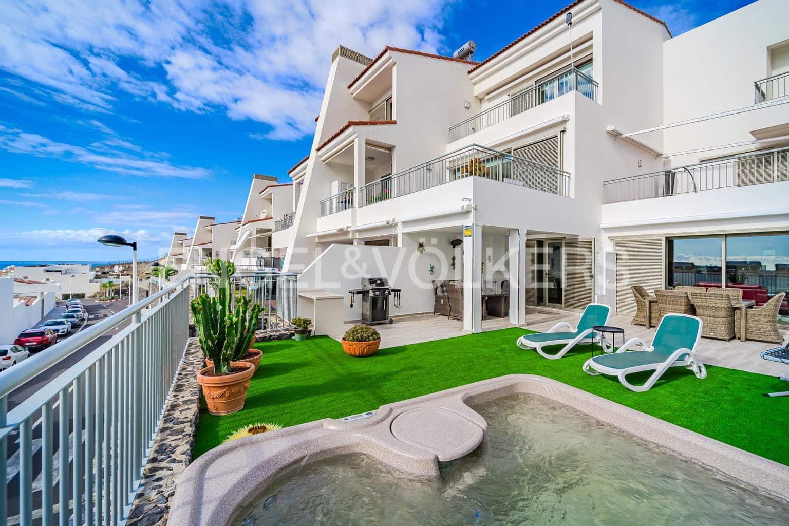 2 soverom Leilighet til salgs i La Caleta med svømmebasseng - € 995 000 (Ref: 9522864)