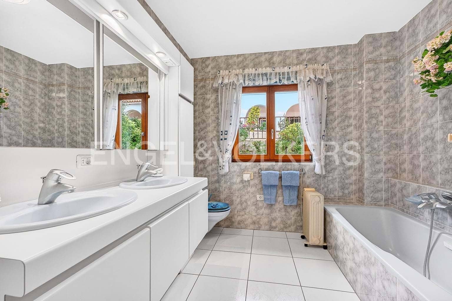 3 sypialnia Willa na sprzedaż w Chayofa z garażem - 880 000 € (Ref: 9544486)