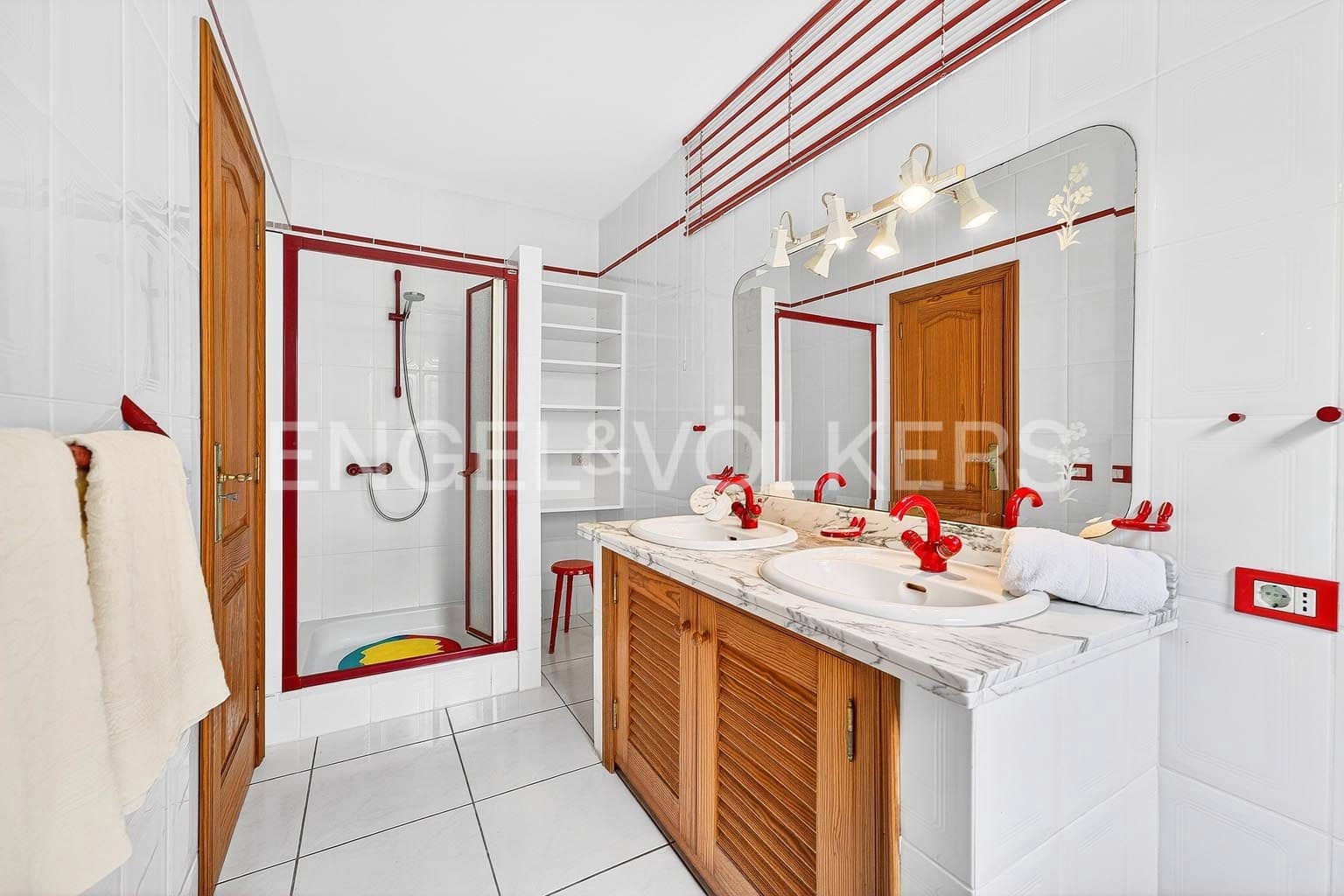 3 sypialnia Willa na sprzedaż w Chayofa z garażem - 880 000 € (Ref: 9544486)