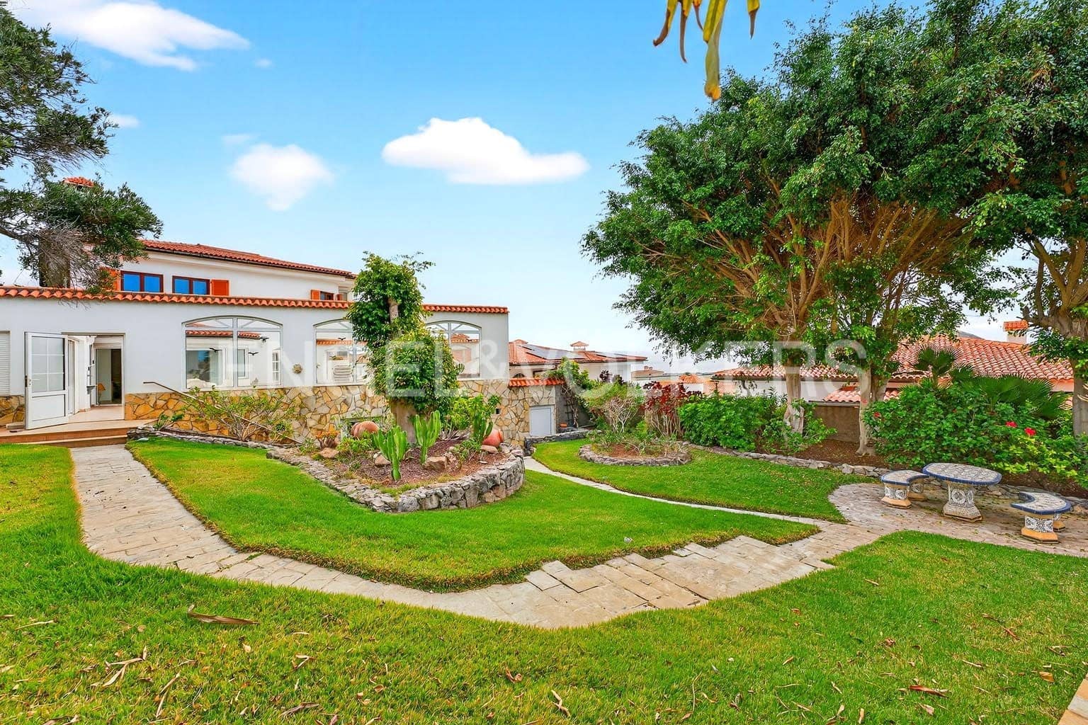 3 sypialnia Willa na sprzedaż w Chayofa z garażem - 880 000 € (Ref: 9544486)