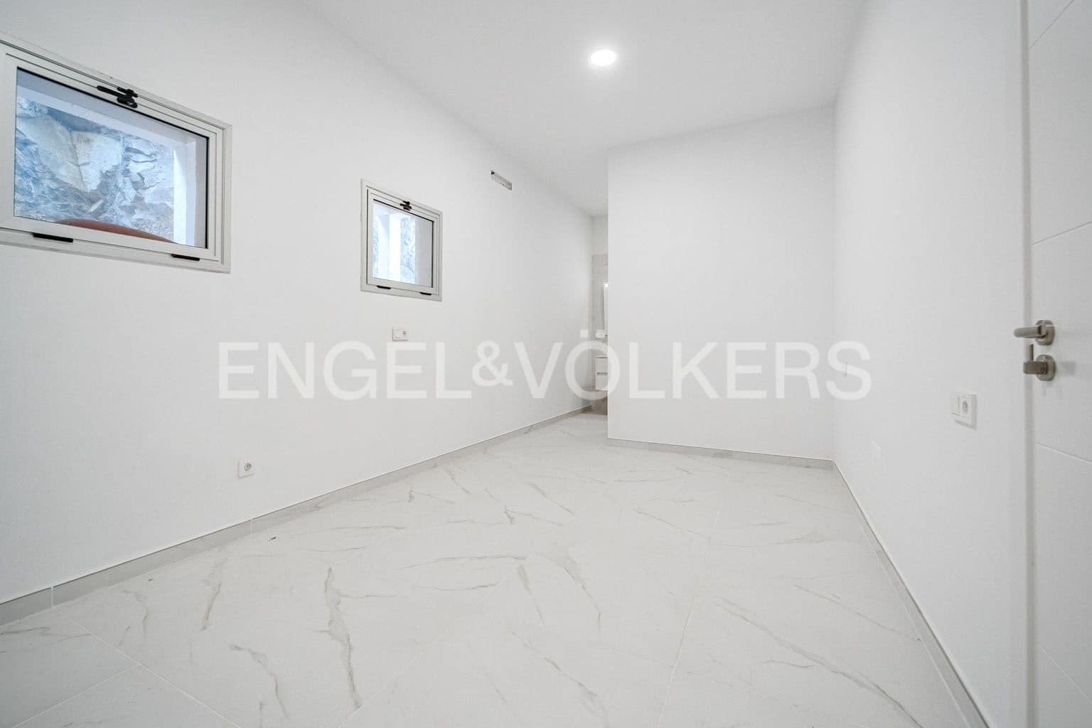 2 bedroom Apartment for sale in Los Gigantes with pool garage - € 1,350,000 (Ref: 9550241)