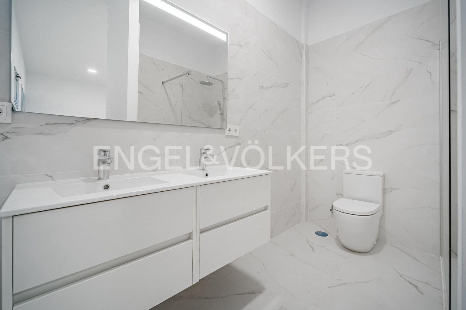 2 bedroom Apartment for sale in Los Gigantes with pool garage - € 1,350,000 (Ref: 9550241)