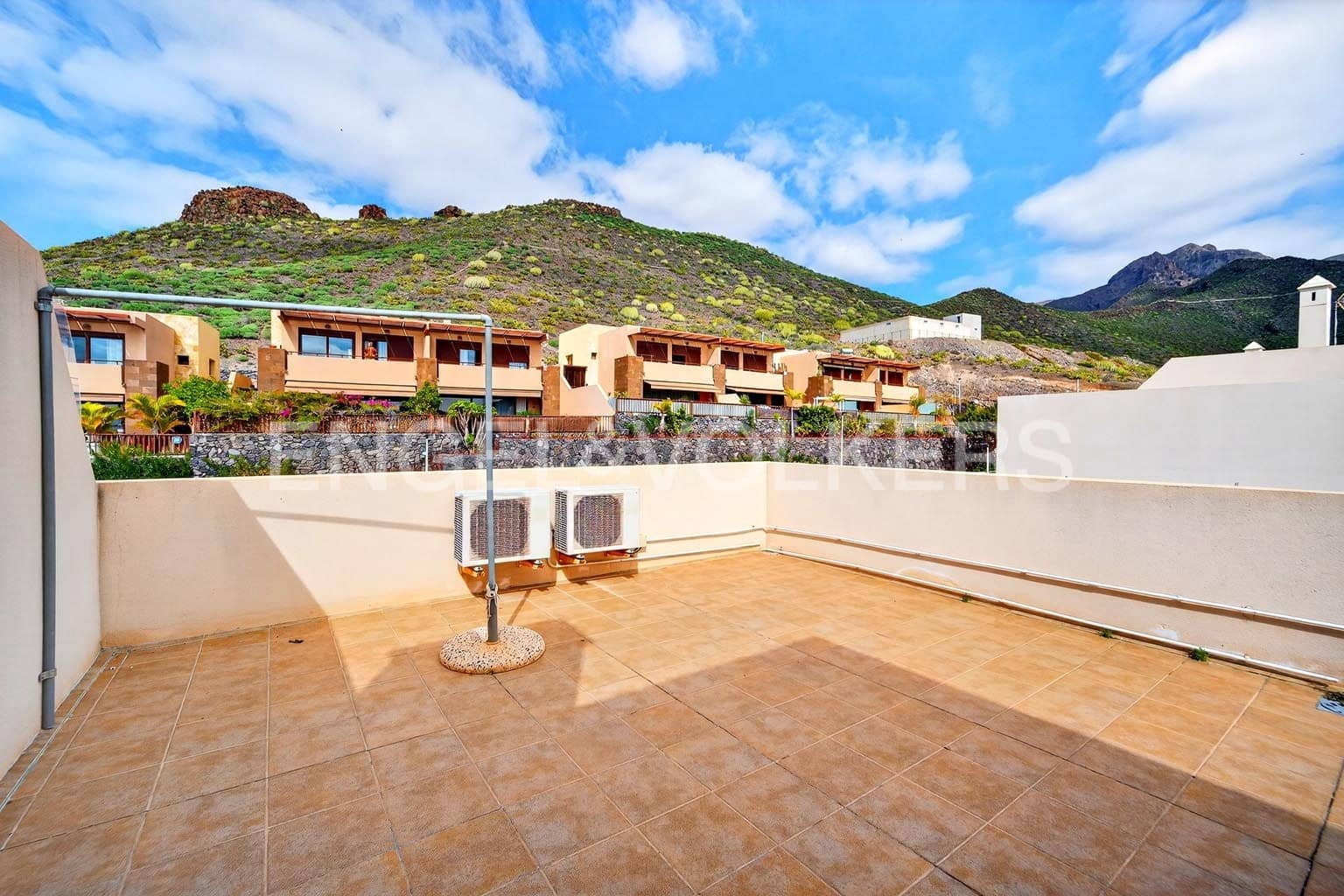 4 bedroom Villa for sale in Fanabe with garage - € 899,000 (Ref: 9572138)