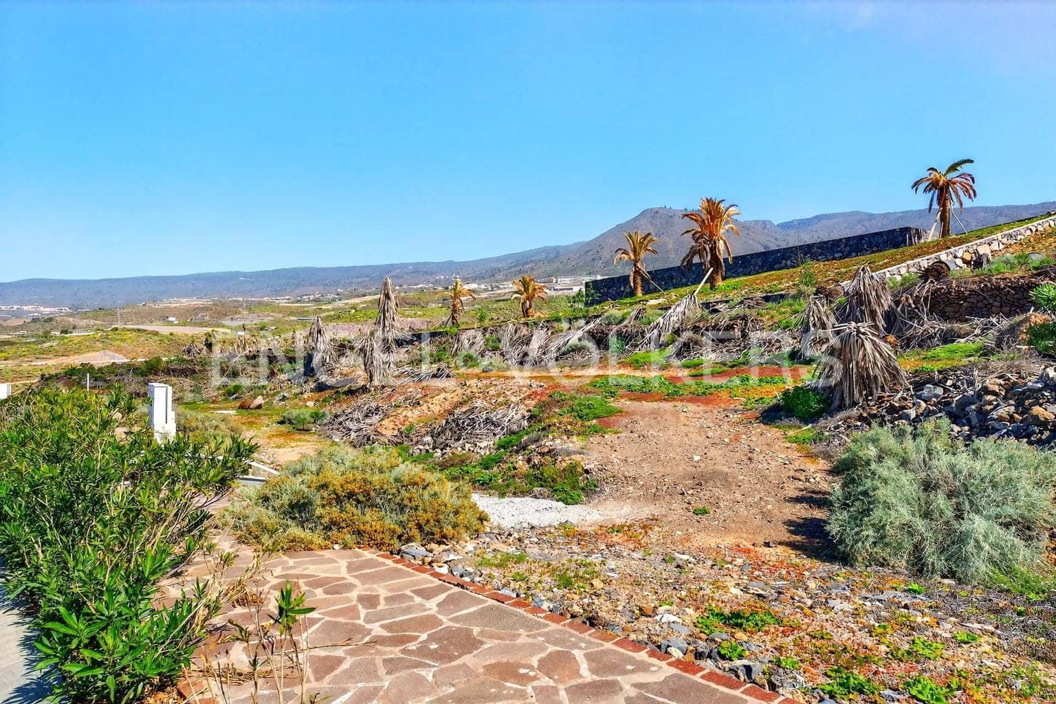 Undeveloped Land for sale in Guia de Isora - € 1,490,000 (Ref: 9580081)