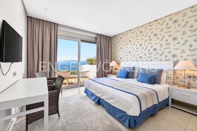 Apartamento de 3 habitaciones en Playa San Juan, Guía de Isora en venta con piscina - 2.249.000 € (Ref: 9616827)