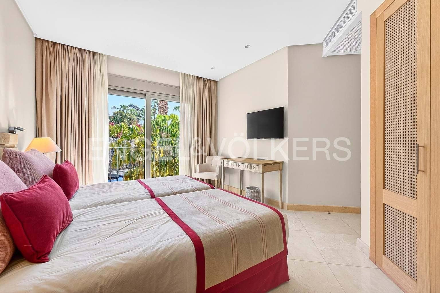 3 bedroom Apartment for sale in Playa San Juan with pool - € 2,249,000 (Ref: 9616827)