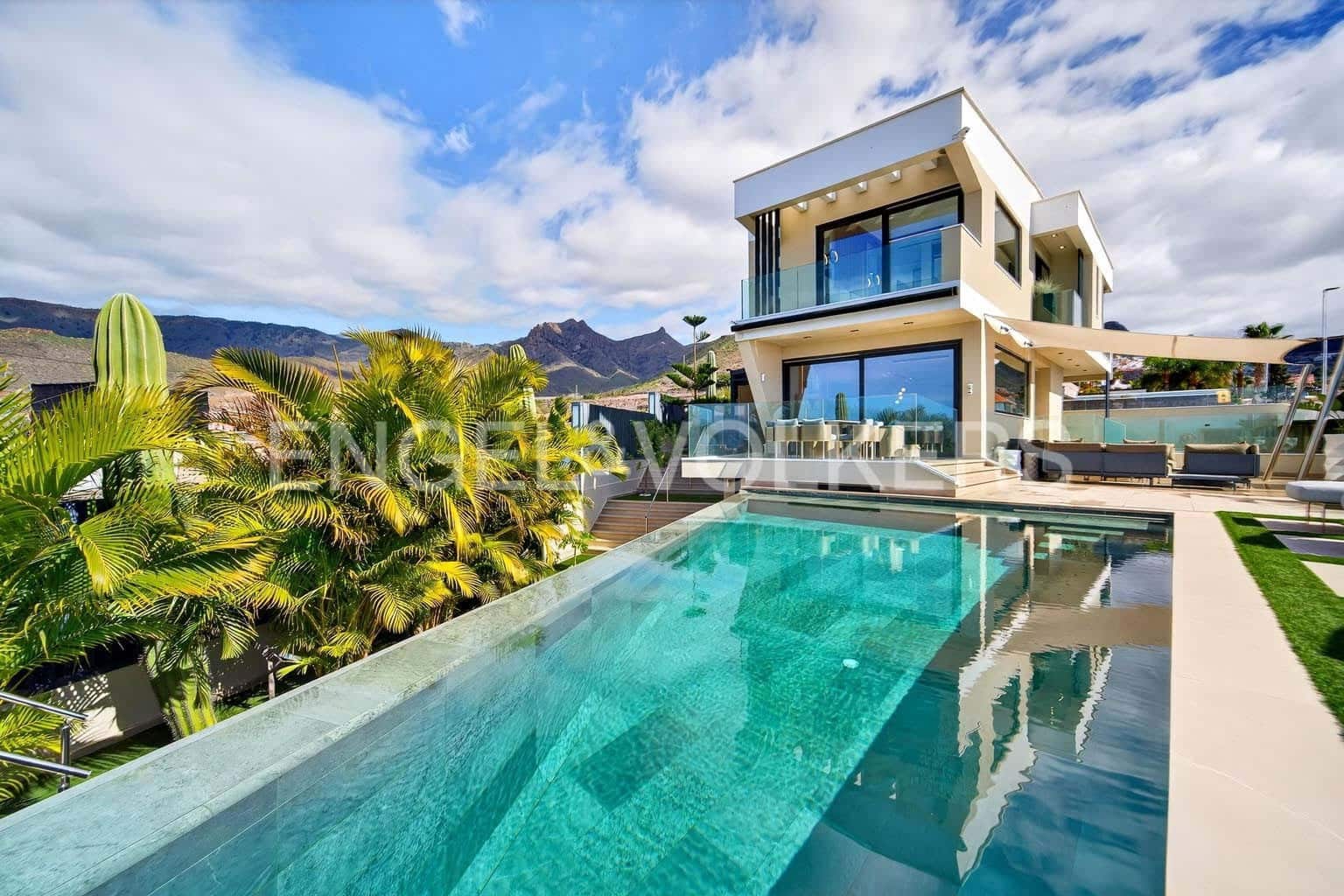 4 soverom Villa til salgs i El Madronal med svømmebasseng garasje - € 3 500 000 (Ref: 9641028)