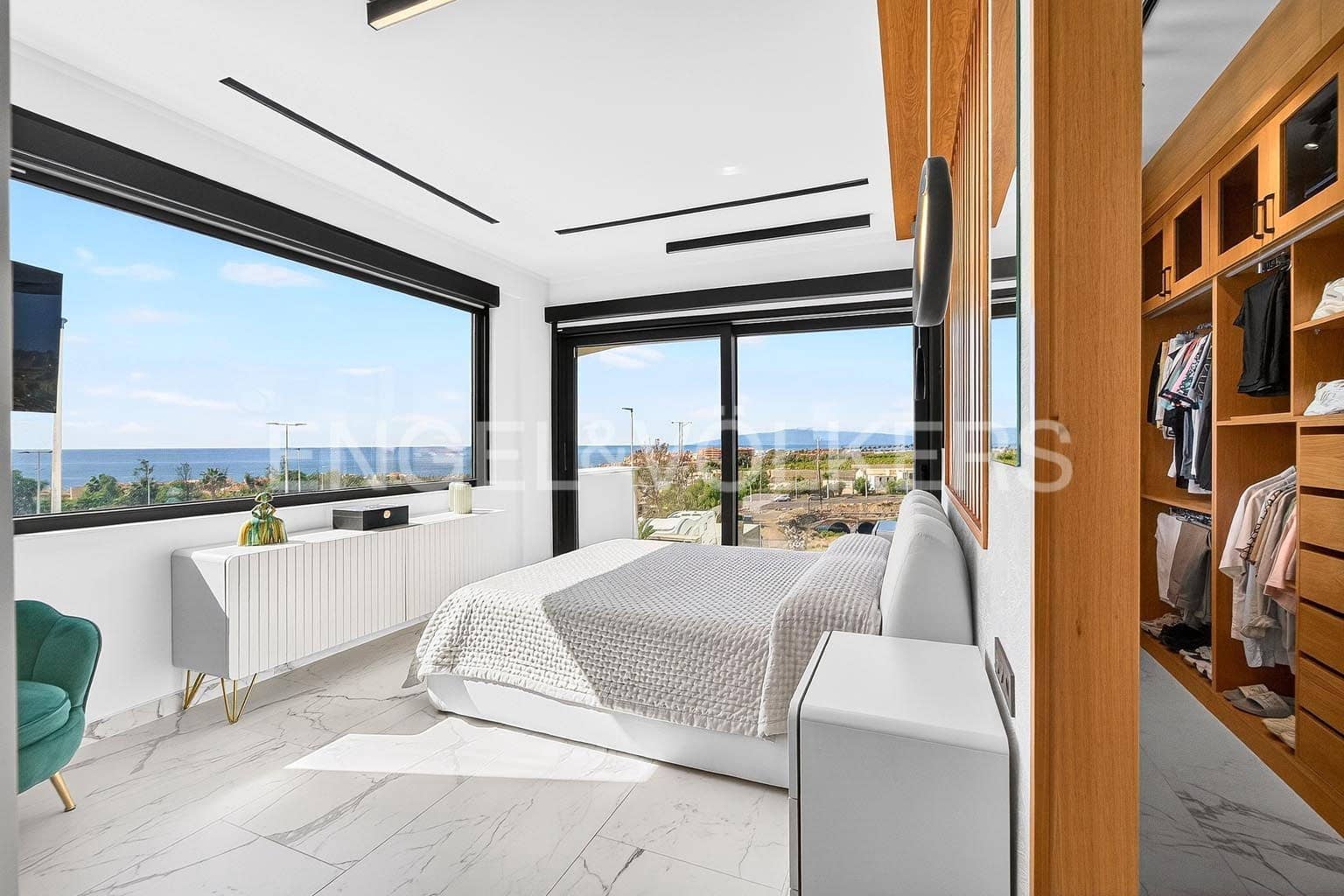 4 soverom Villa til salgs i El Madronal med svømmebasseng garasje - € 3 500 000 (Ref: 9641028)