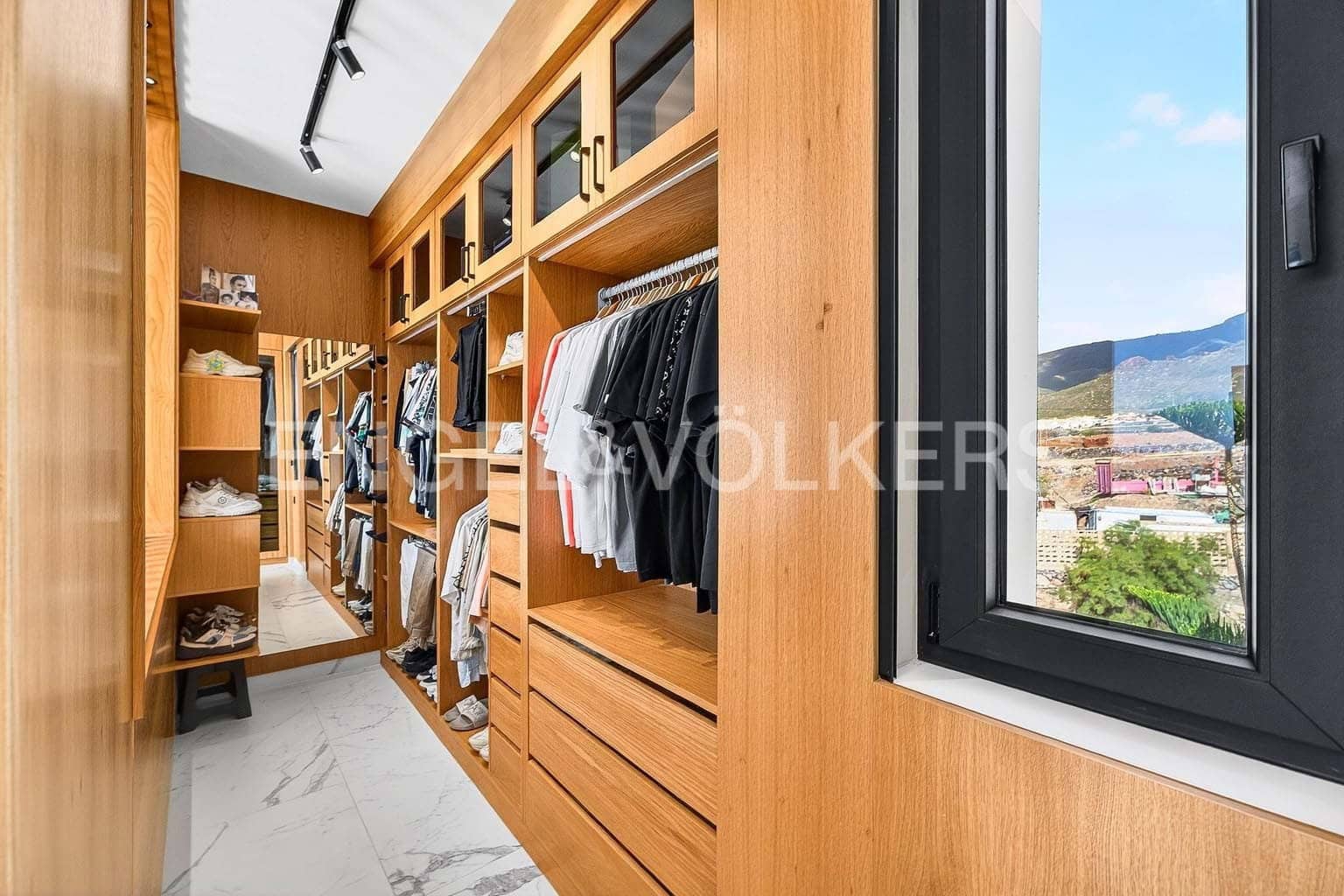 4 soverom Villa til salgs i El Madronal med svømmebasseng garasje - € 3 500 000 (Ref: 9641028)