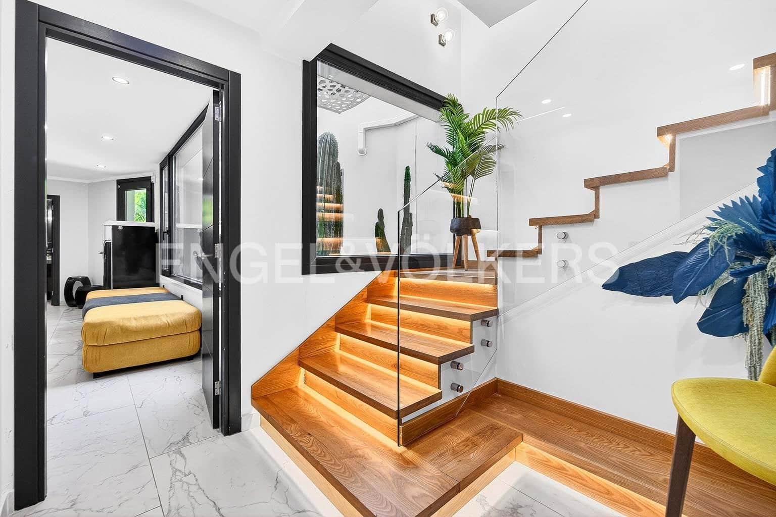 4 soverom Villa til salgs i El Madronal med svømmebasseng garasje - € 3 500 000 (Ref: 9641028)