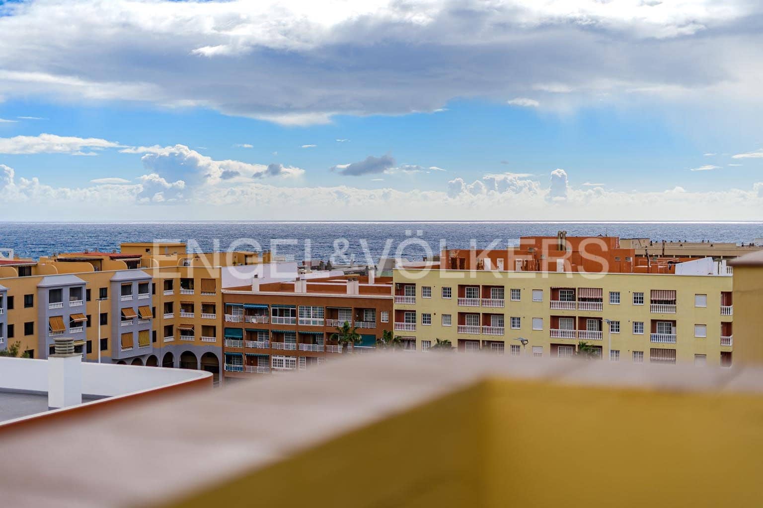 2 bedroom Apartment for sale in El Medano - € 320,000 (Ref: 9649837)
