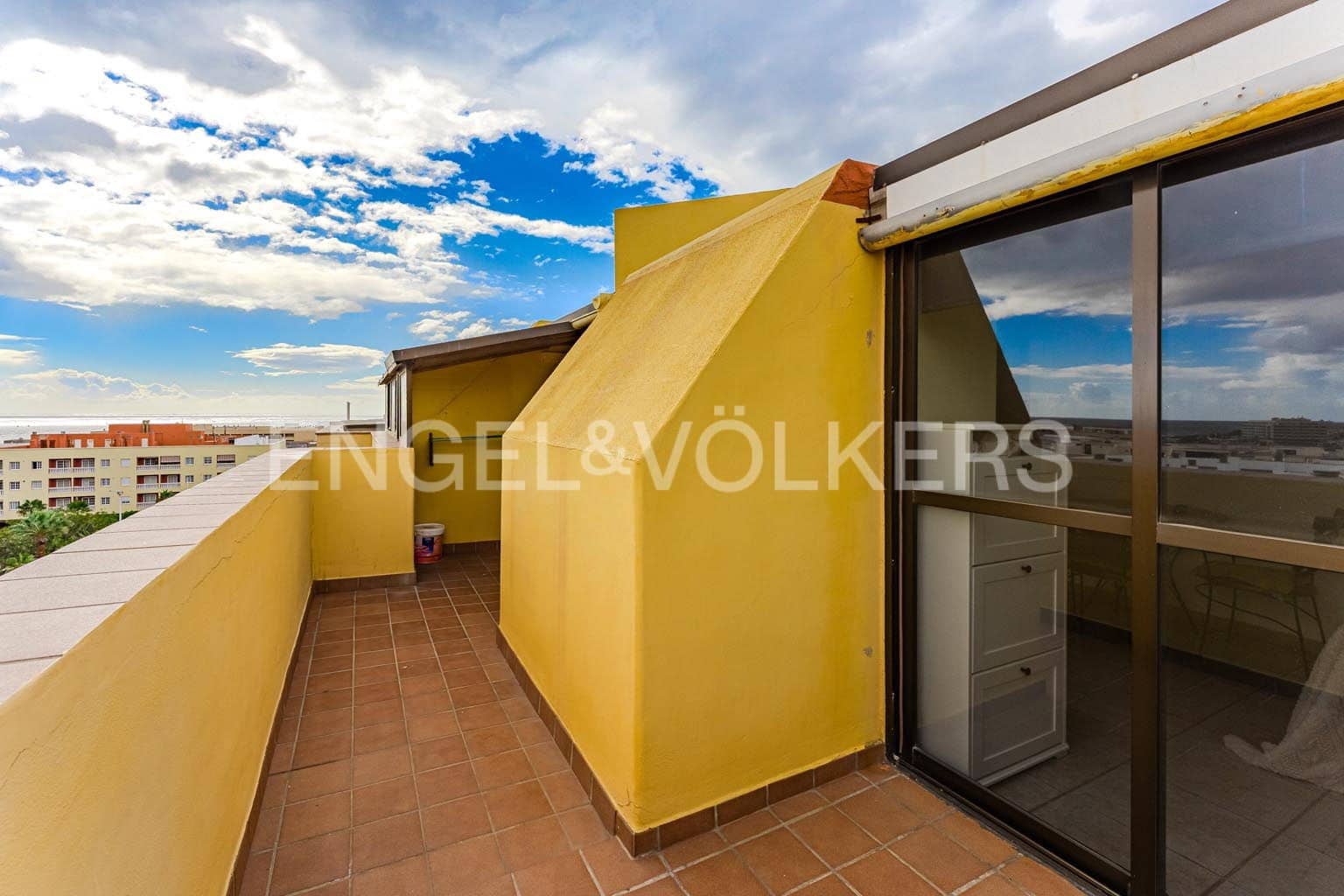 2 bedroom Apartment for sale in El Medano - € 320,000 (Ref: 9649837)