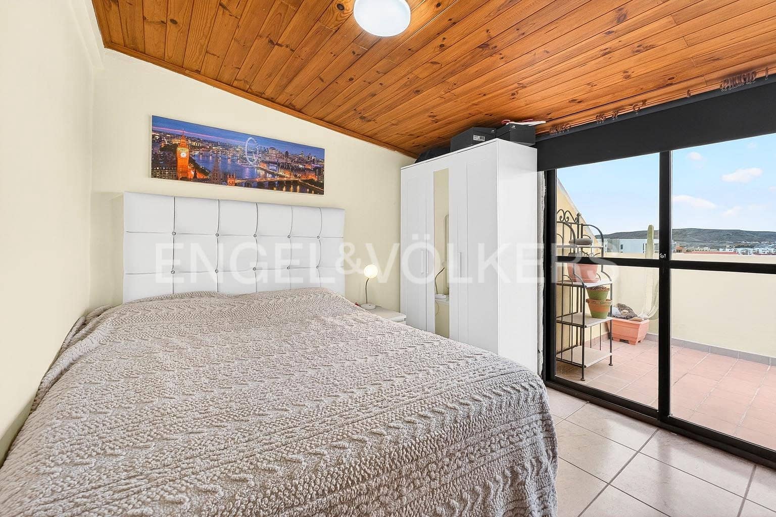 2 bedroom Apartment for sale in El Medano - € 320,000 (Ref: 9649837)