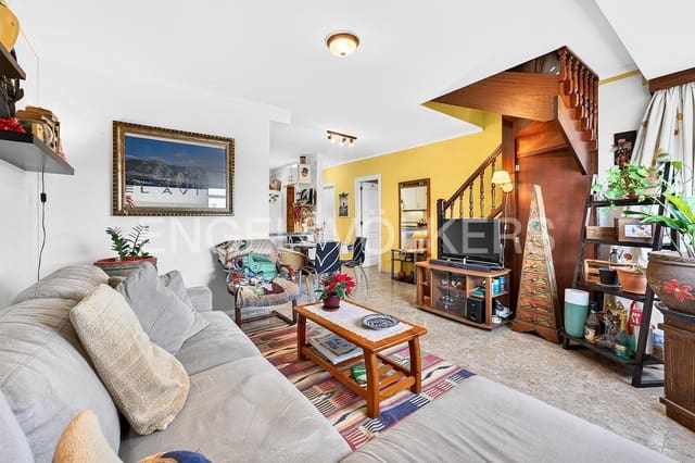 2 bedroom Apartment for sale in El Medano, Granadilla de Abona - € 320,000 (Ref: 9649837)