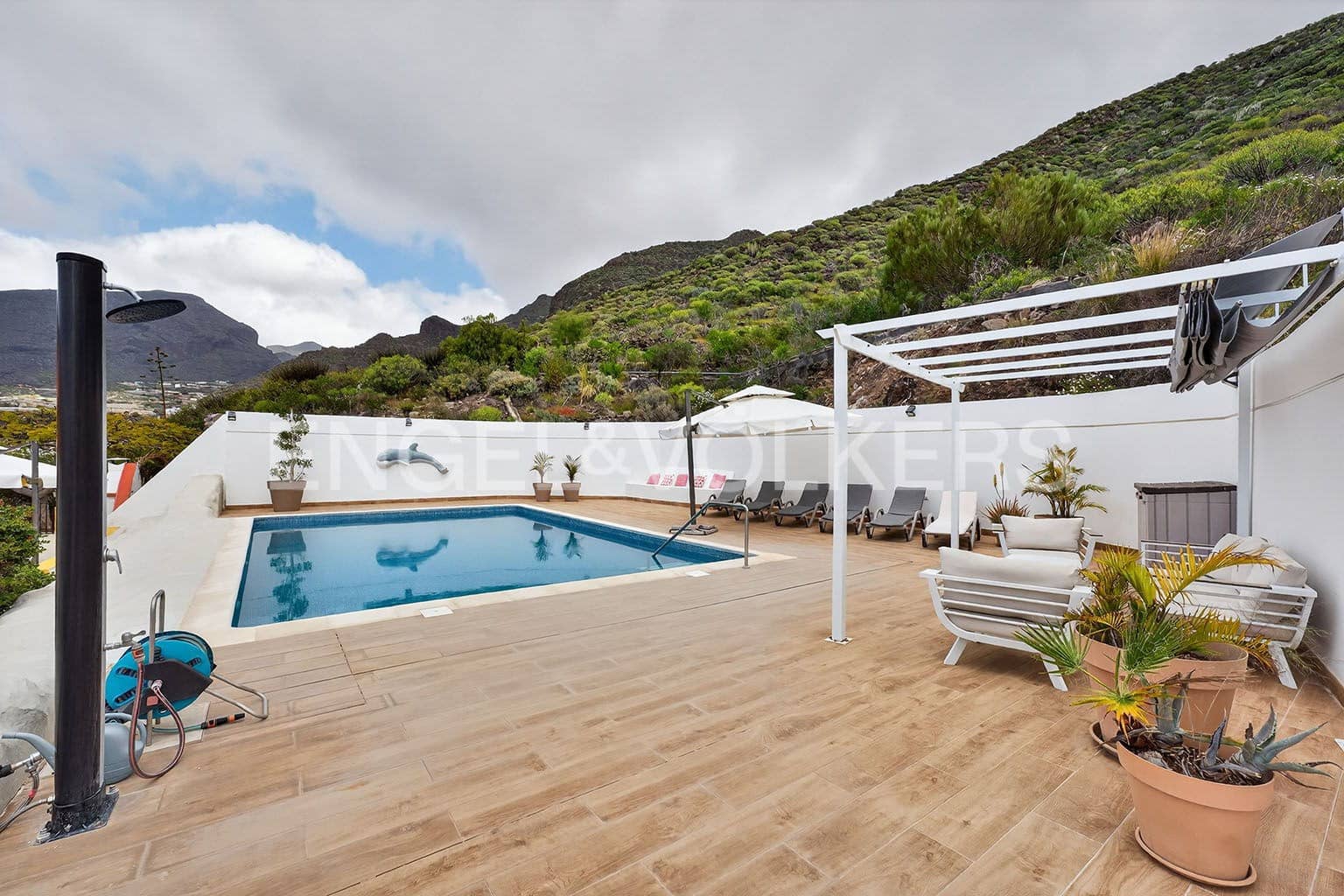 5 soveværelse Villa til salg i Los Gigantes med swimmingpool - € 1.285.000 (Ref: 9667191)