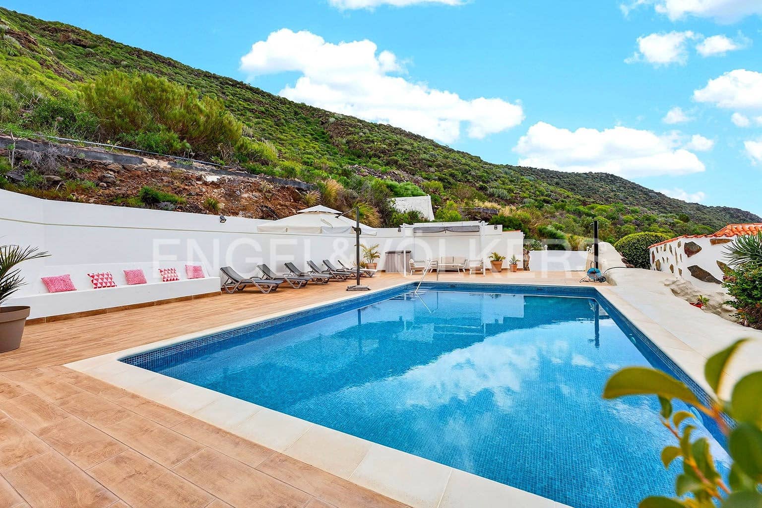 5 soveværelse Villa til salg i Los Gigantes med swimmingpool - € 1.285.000 (Ref: 9667191)