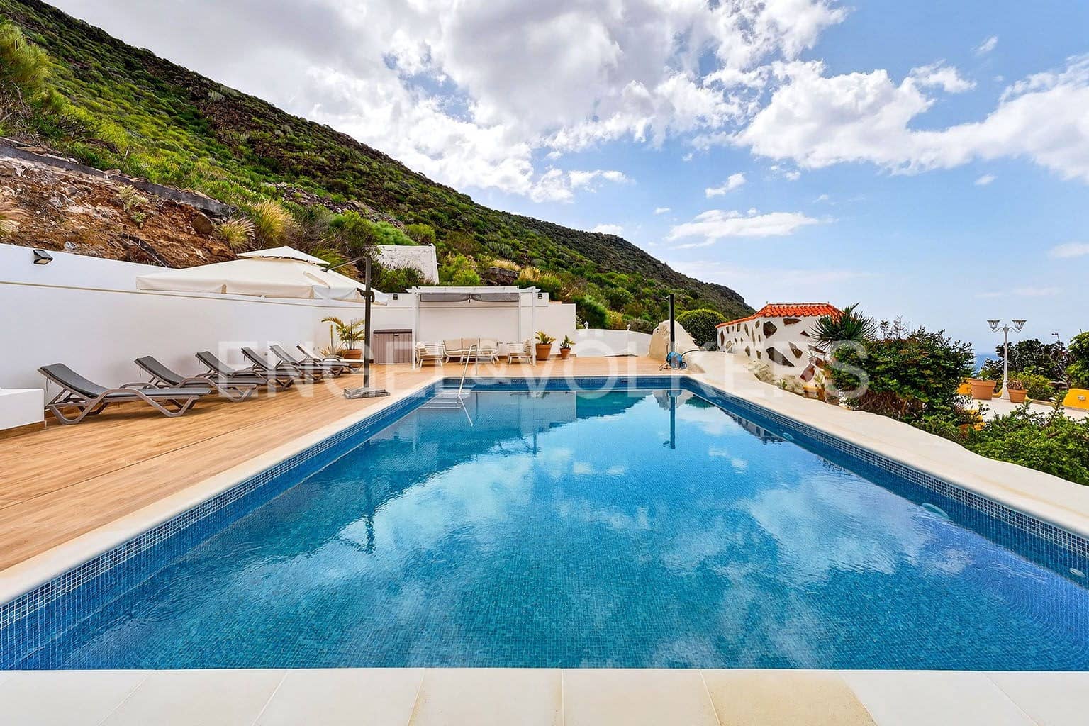 5 soveværelse Villa til salg i Los Gigantes med swimmingpool - € 1.285.000 (Ref: 9667191)