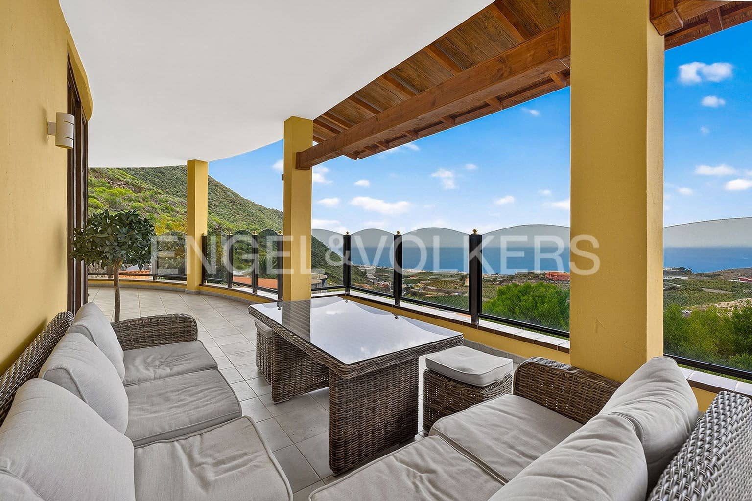 5 soveværelse Villa til salg i Los Gigantes med swimmingpool - € 1.285.000 (Ref: 9667191)