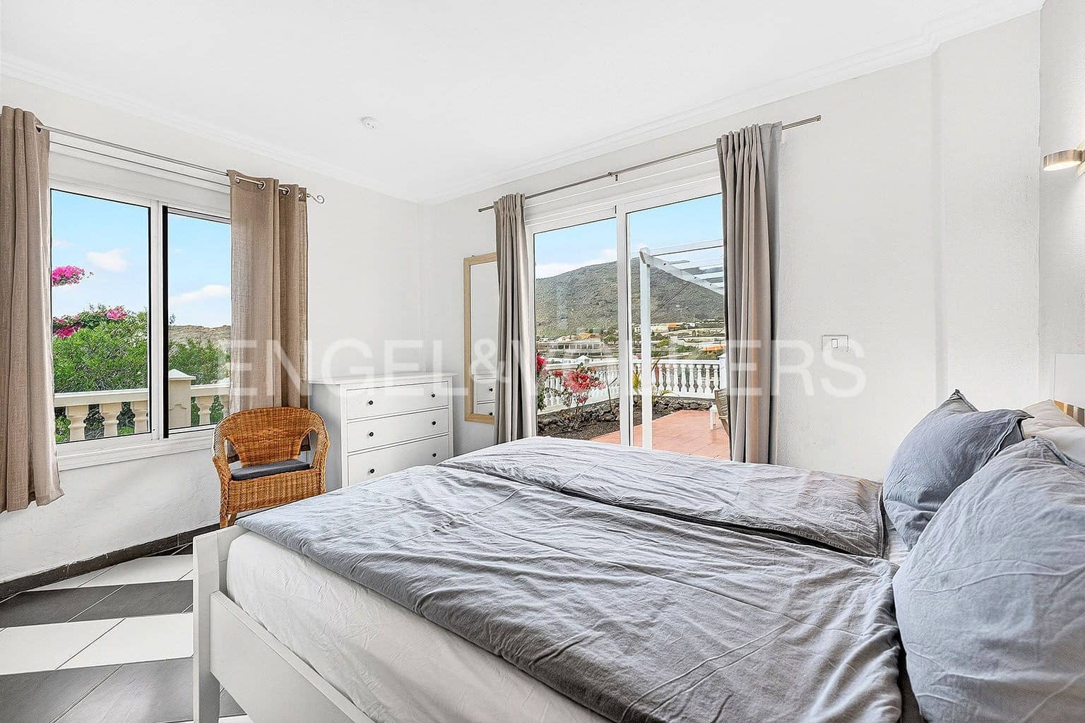 5 soveværelse Villa til salg i Los Gigantes med swimmingpool - € 1.285.000 (Ref: 9667191)