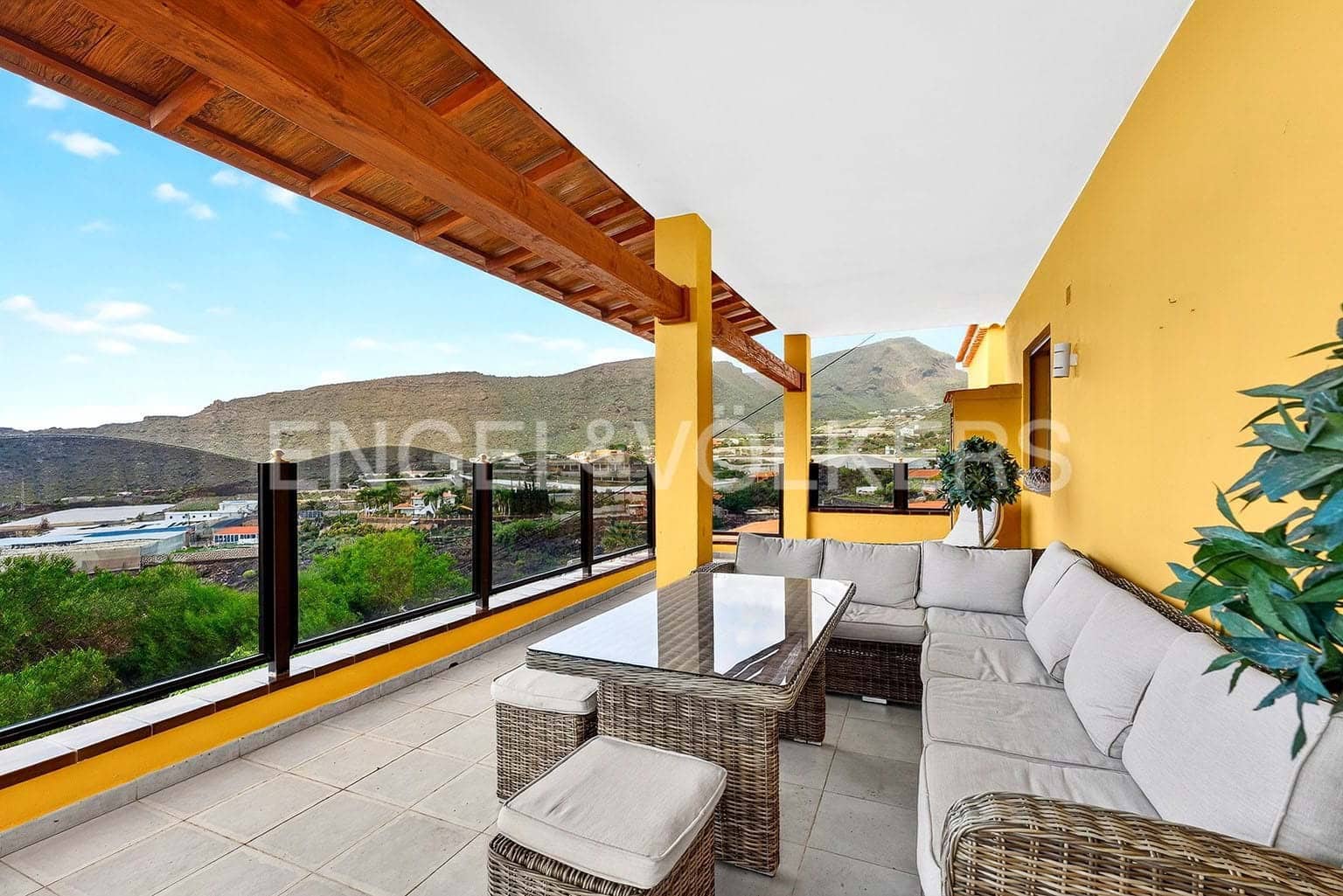 5 soveværelse Villa til salg i Los Gigantes med swimmingpool - € 1.285.000 (Ref: 9667191)