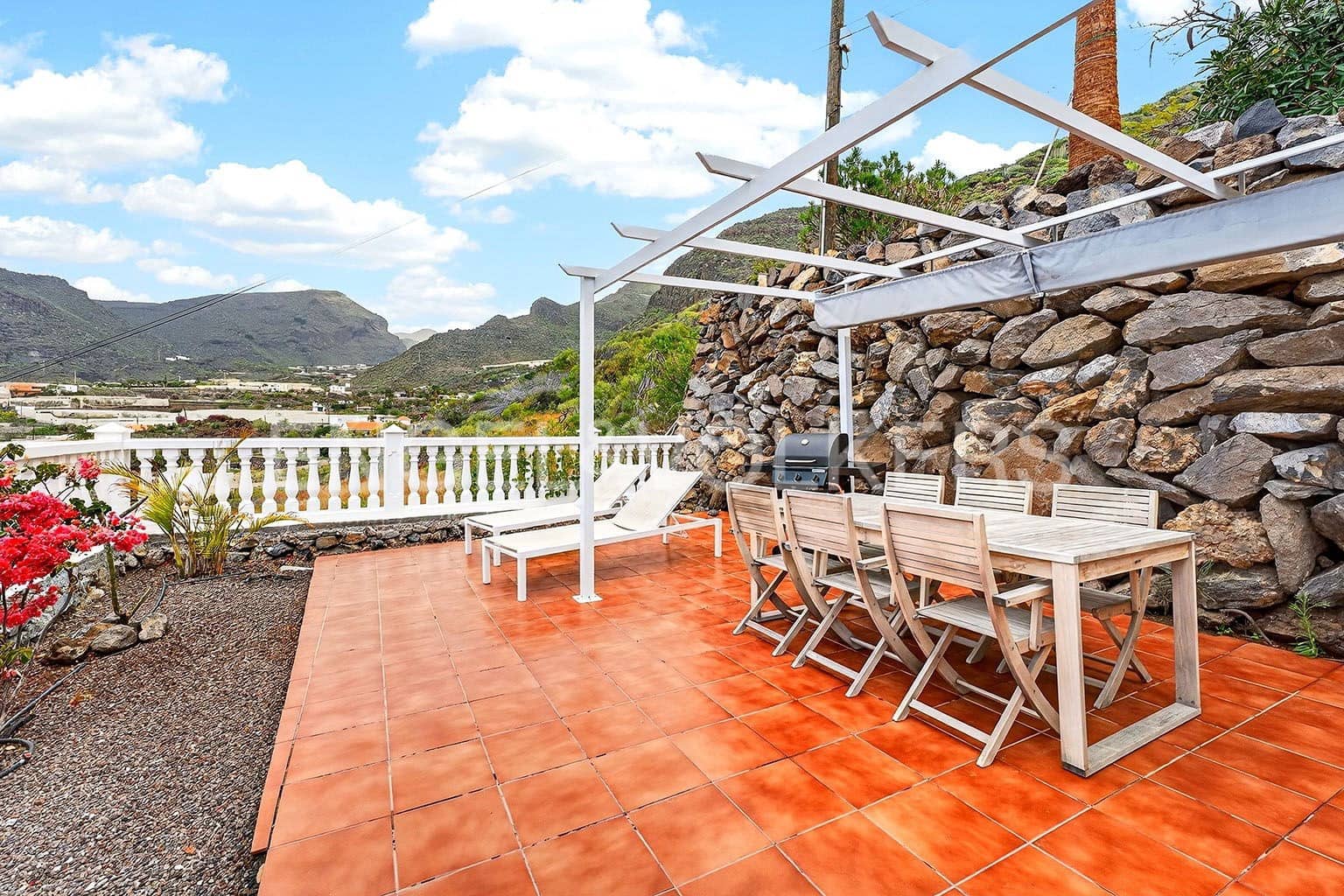 5 soveværelse Villa til salg i Los Gigantes med swimmingpool - € 1.285.000 (Ref: 9667191)