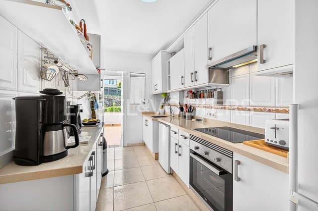 2 slaapkamer Appartement te koop in Callao Salvaje, Adeje met zwembad - € 380.000 (Ref: 9687627)