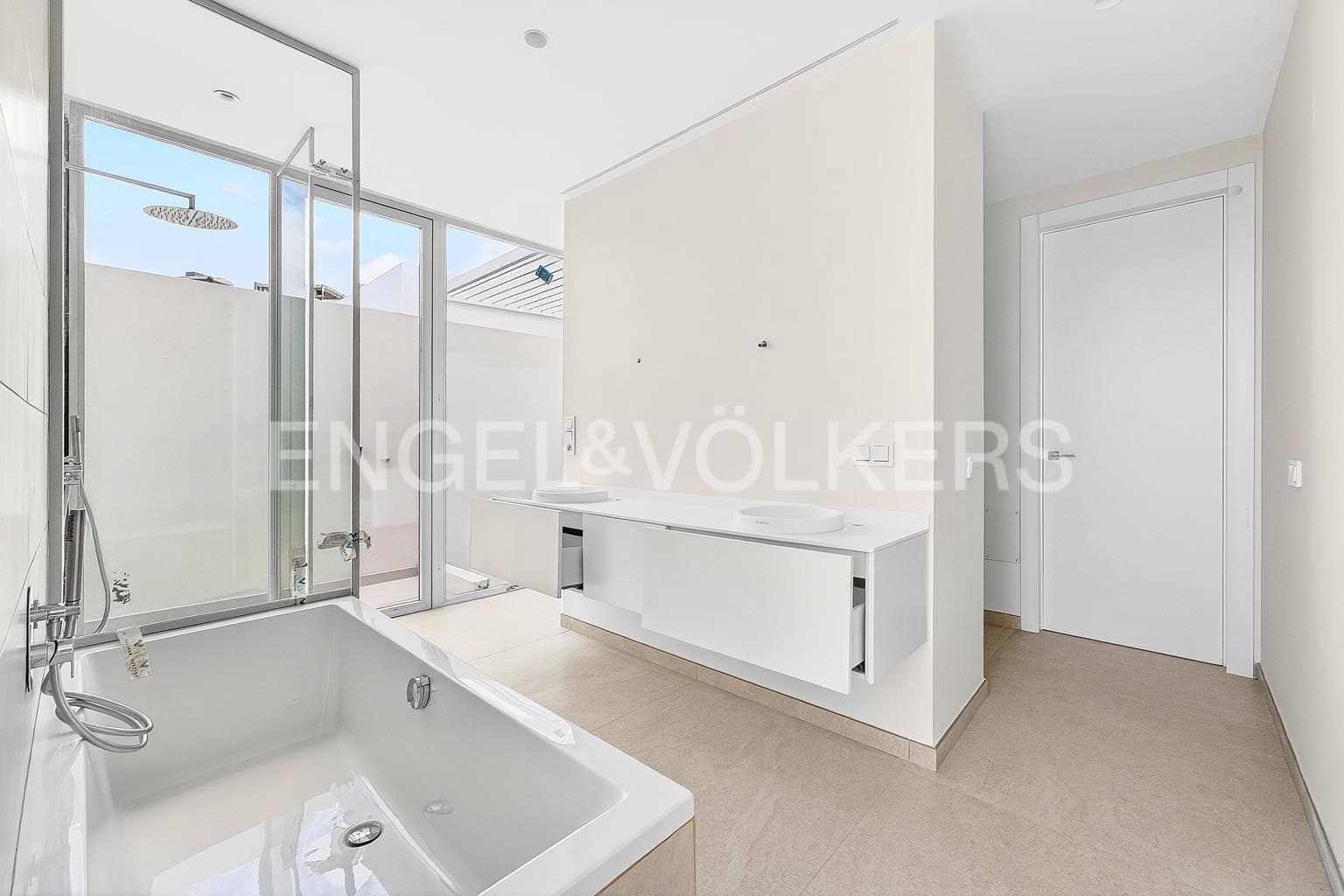 Chalet de 4 habitaciones en Costa Adeje en venta con piscina - 1.980.000 € (Ref: 9699247)