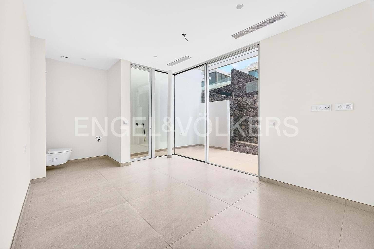 Chalet de 4 habitaciones en Costa Adeje en venta con piscina - 1.980.000 € (Ref: 9699247)