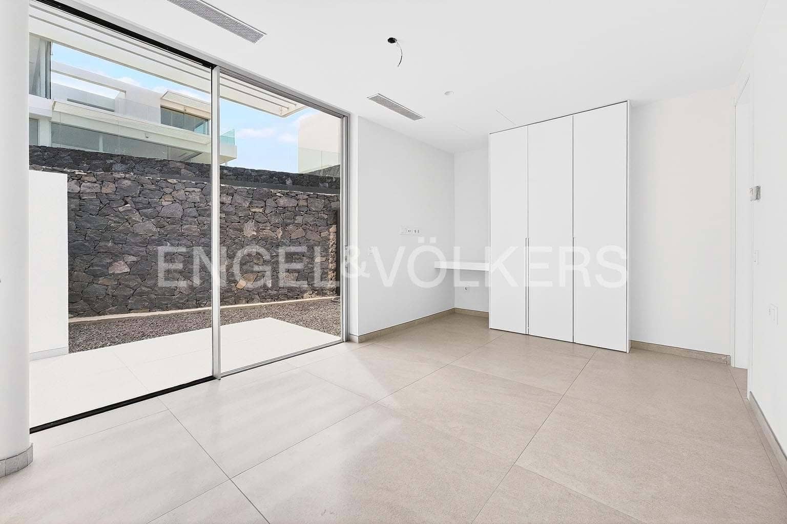 Chalet de 4 habitaciones en Costa Adeje en venta con piscina - 1.980.000 € (Ref: 9699247)