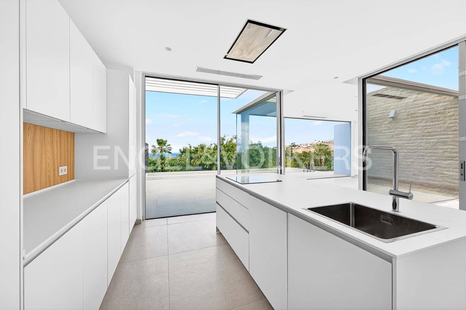 Chalet de 4 habitaciones en Costa Adeje en venta con piscina - 1.980.000 € (Ref: 9699247)