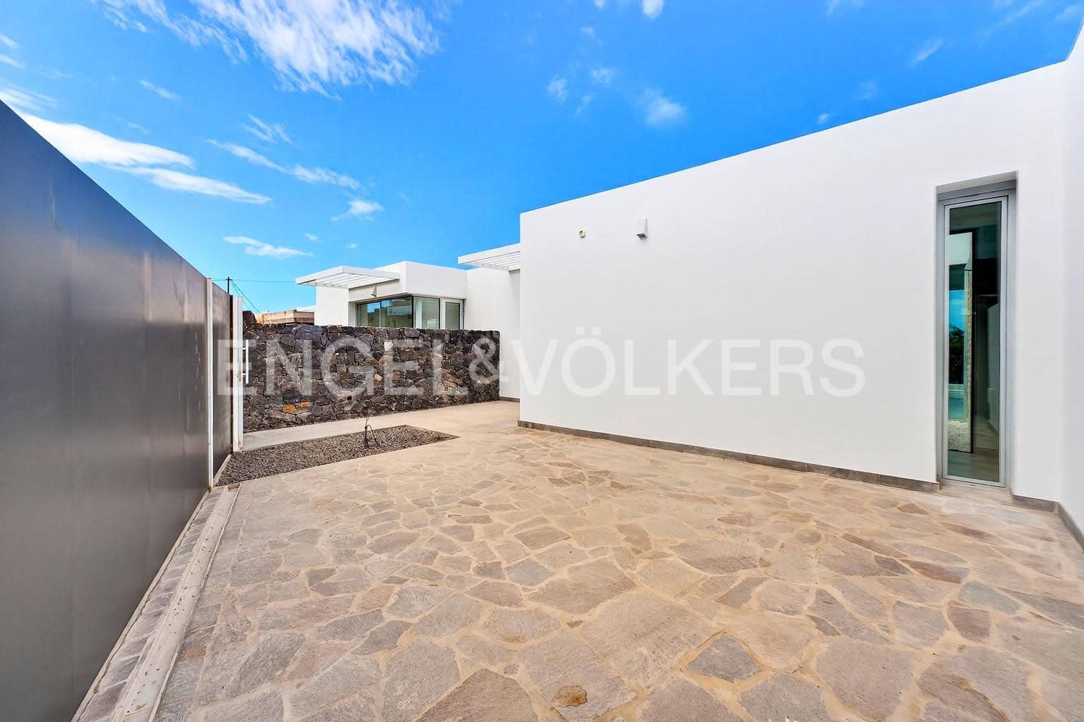 Chalet de 4 habitaciones en Costa Adeje en venta con piscina - 1.980.000 € (Ref: 9699247)