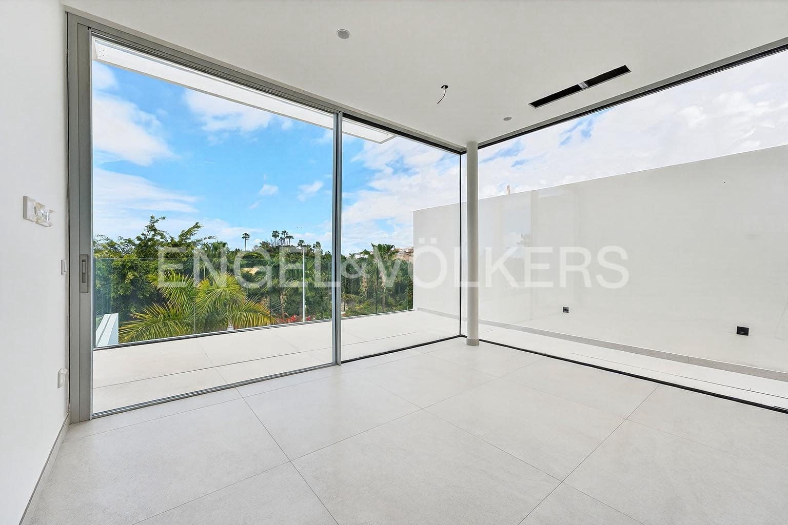 Chalet de 4 habitaciones en Costa Adeje en venta con piscina - 1.980.000 € (Ref: 9699247)