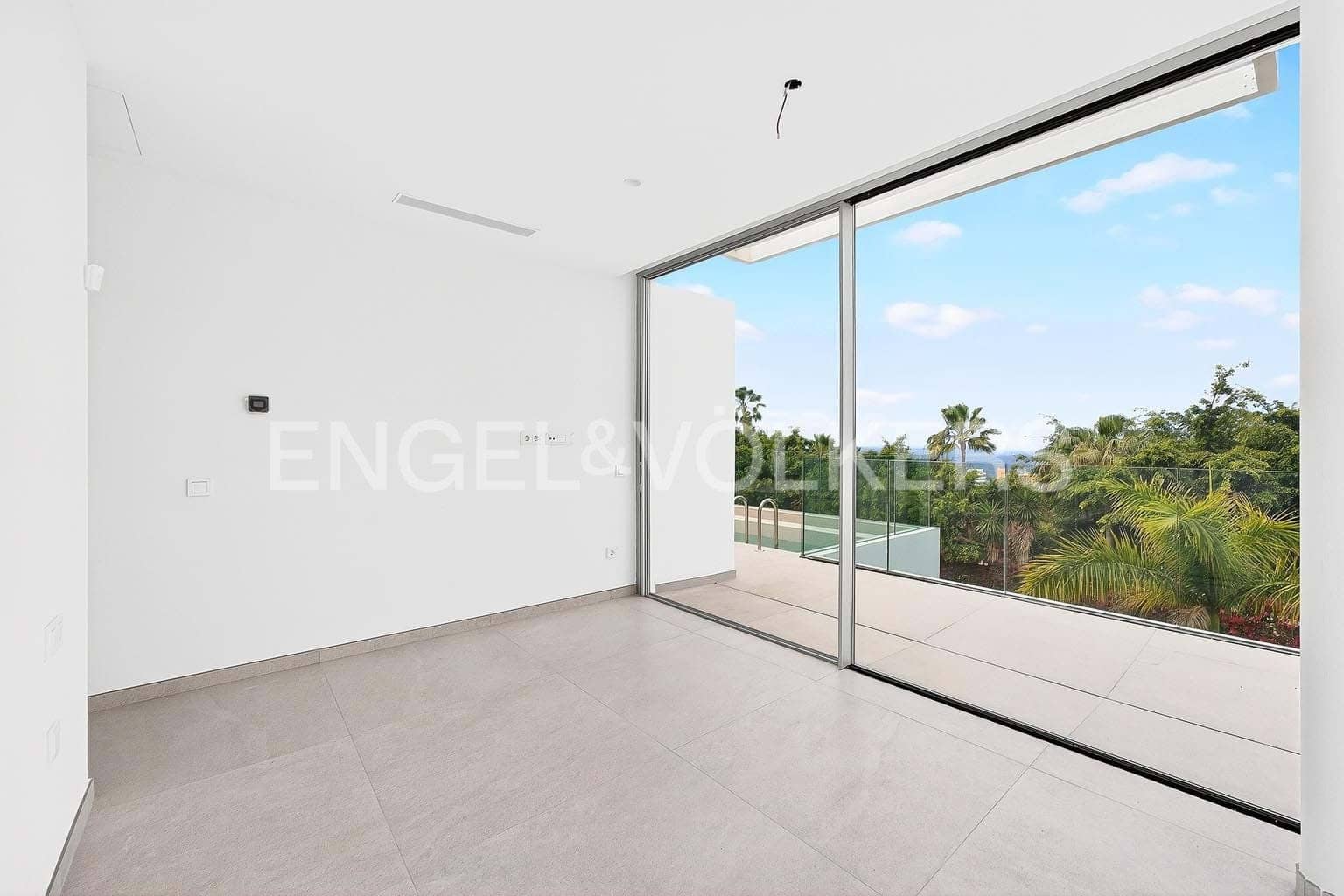 Chalet de 4 habitaciones en Costa Adeje en venta con piscina - 1.980.000 € (Ref: 9699247)